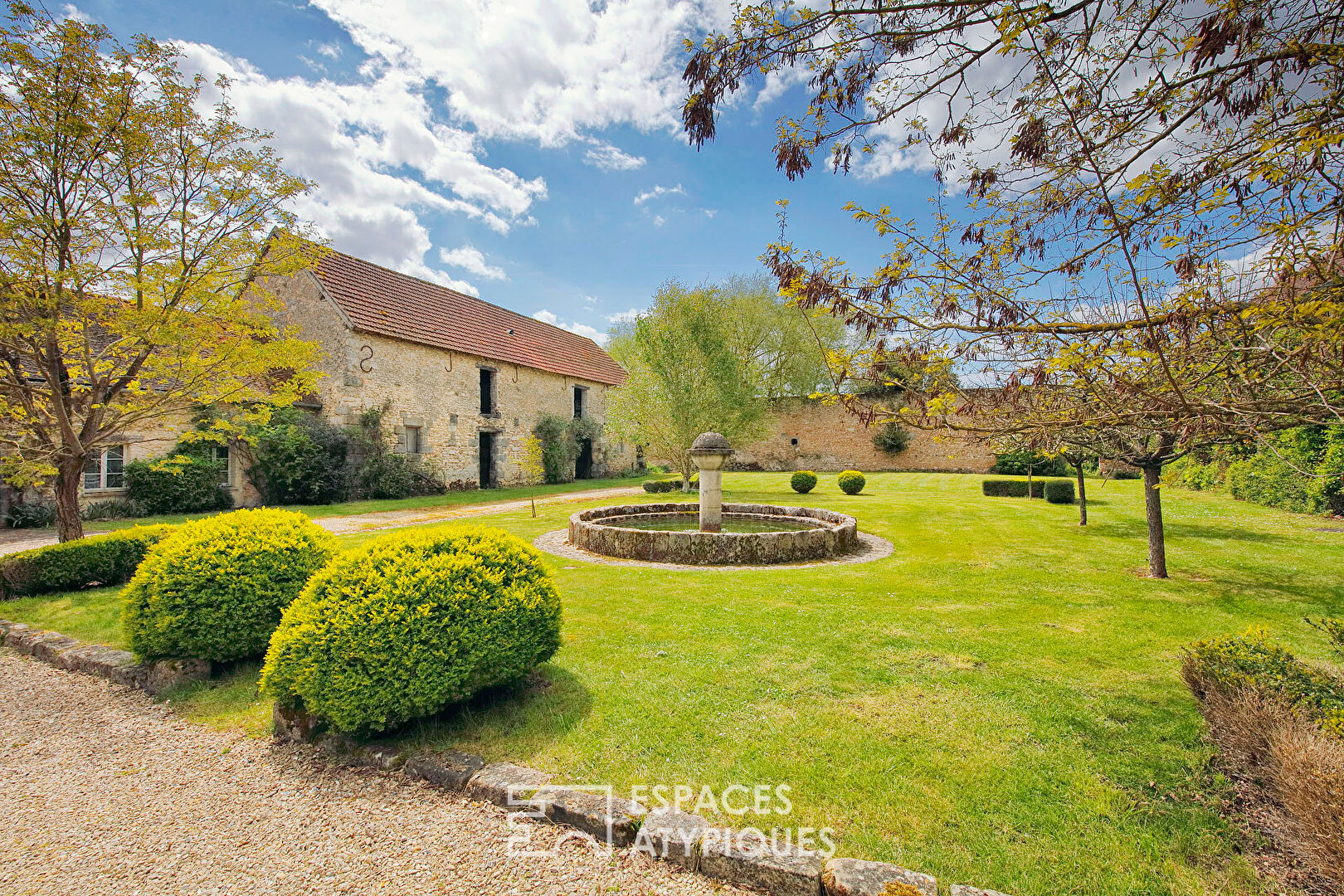 Traditional 18th century Briarde farmhouse on the edge of the forest