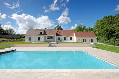Property with swimming pool in the heart of its hectare