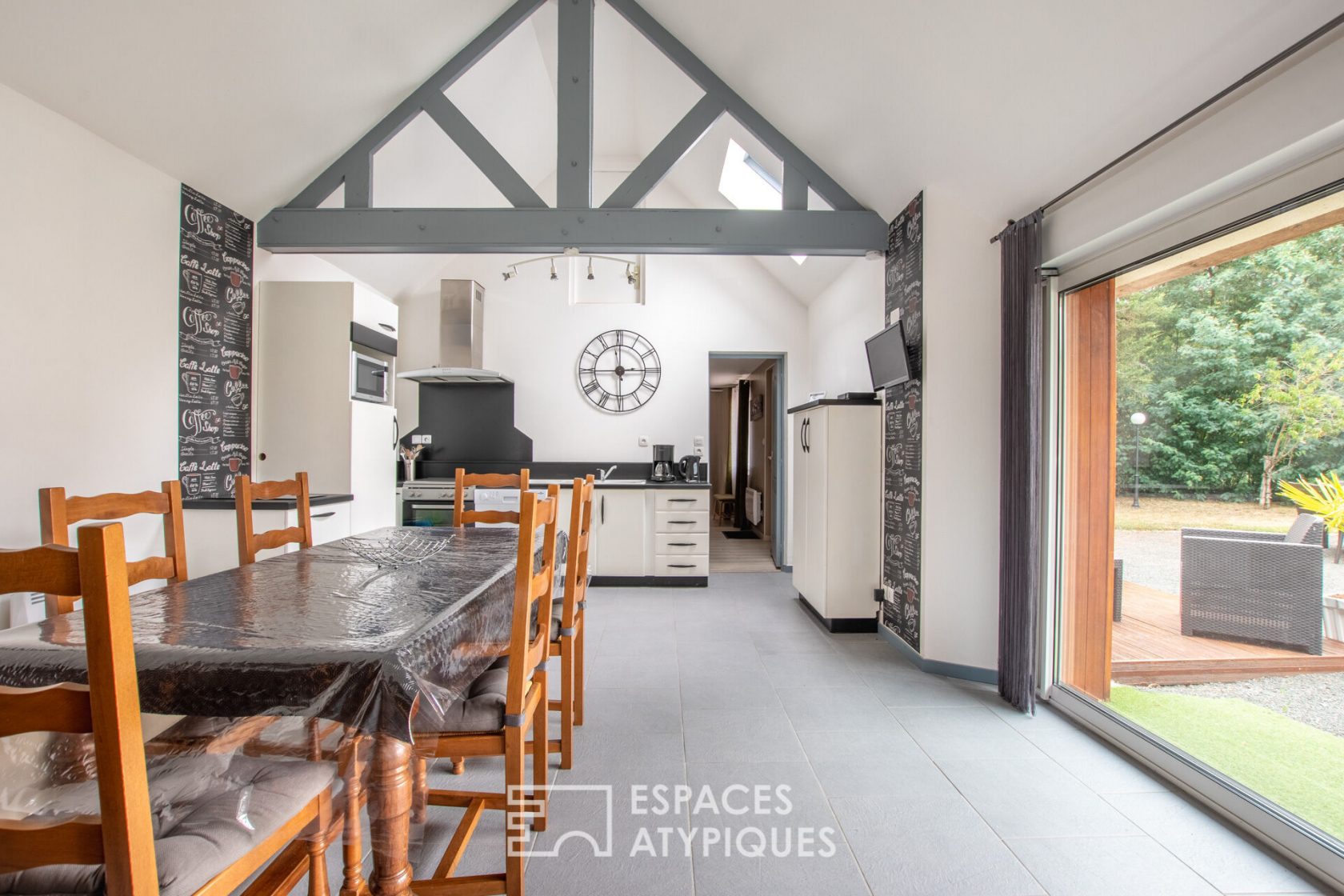 Maison familiale avec piscine et son annexe