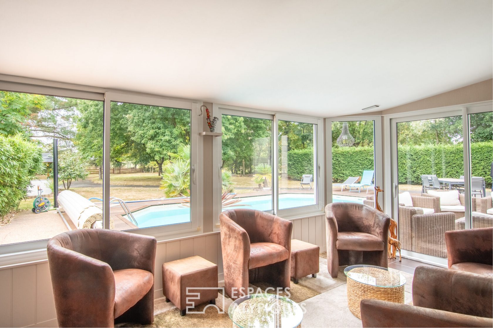 Maison familiale avec piscine et son annexe