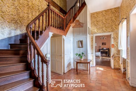 Belle demeure de caractère avec cour et jardin