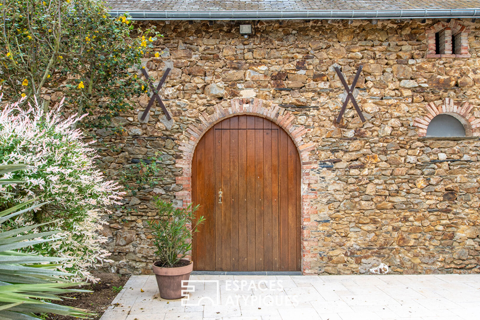 Ancien corps de ferme à la rénovation contemporaine