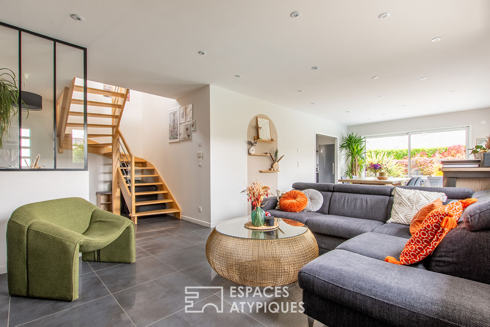 Beautiful contemporary architect-designed house with swimming pool in the city center