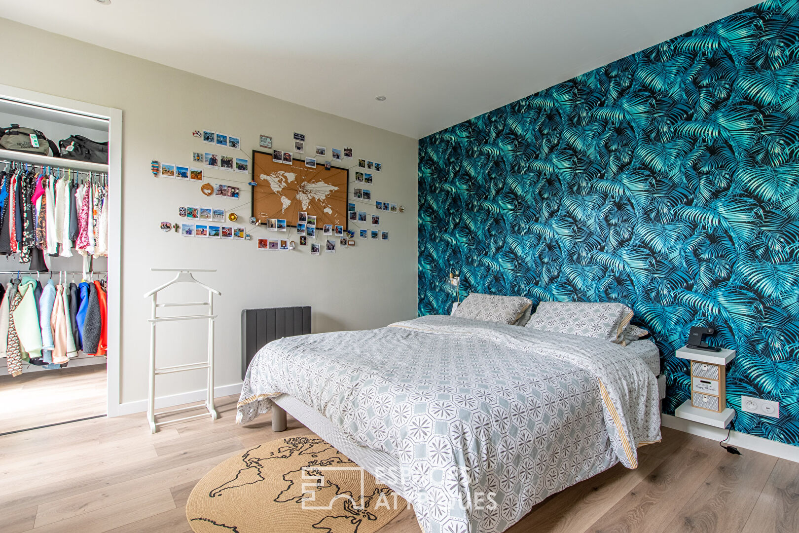 Beautiful contemporary architect-designed house with swimming pool in the city center