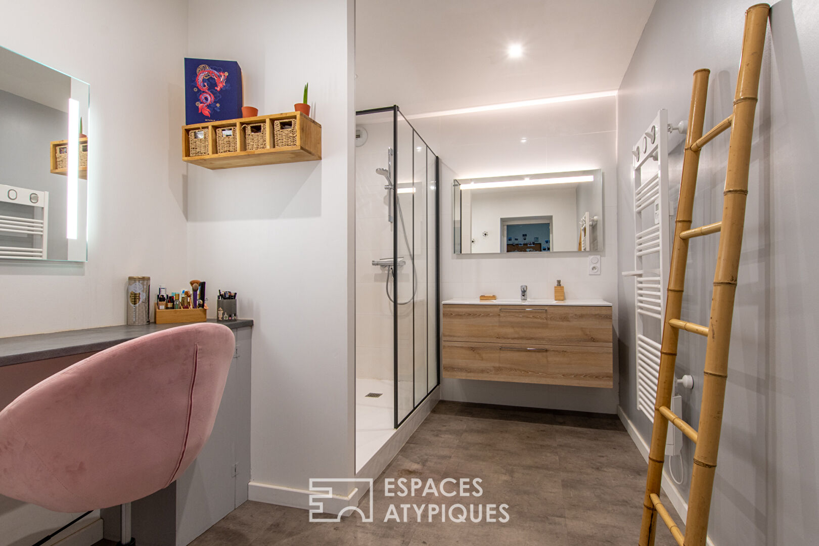 Beautiful contemporary architect-designed house with swimming pool in the city center