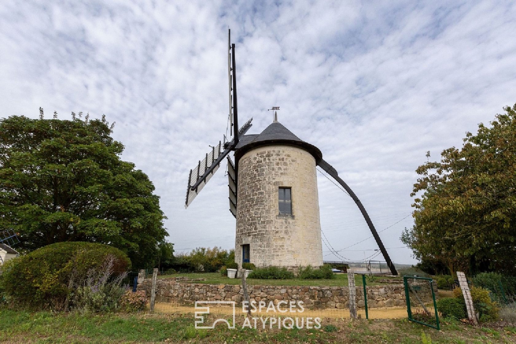 Moulin à vent unique en France Espaces Atypiques