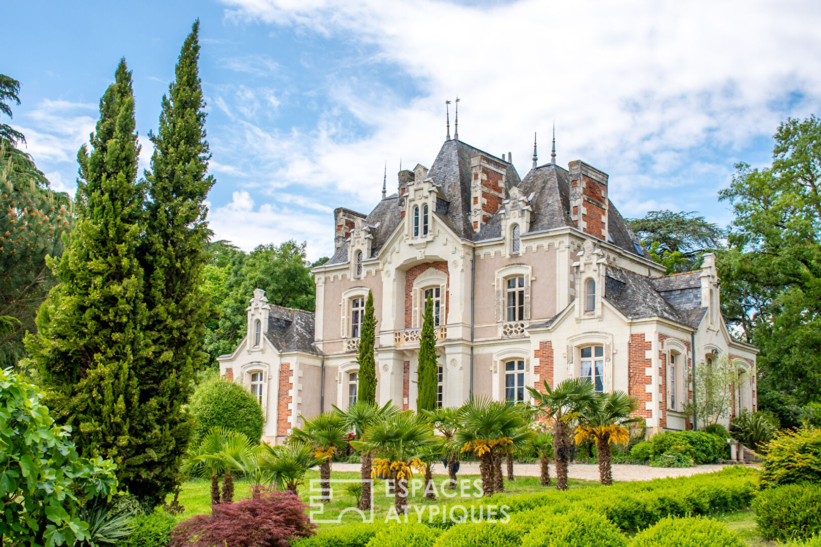 Charming Savennières castle 14 rooms 360 m2