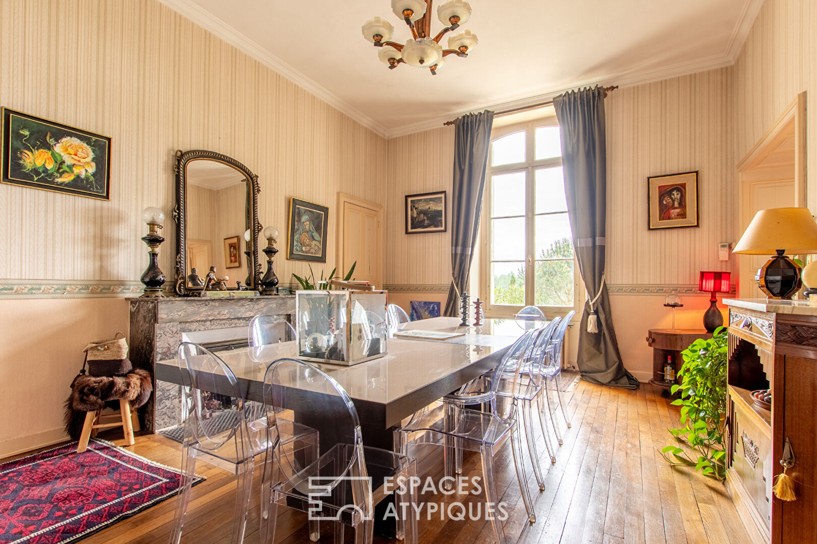 Charming Savennières castle 14 rooms 360 m2