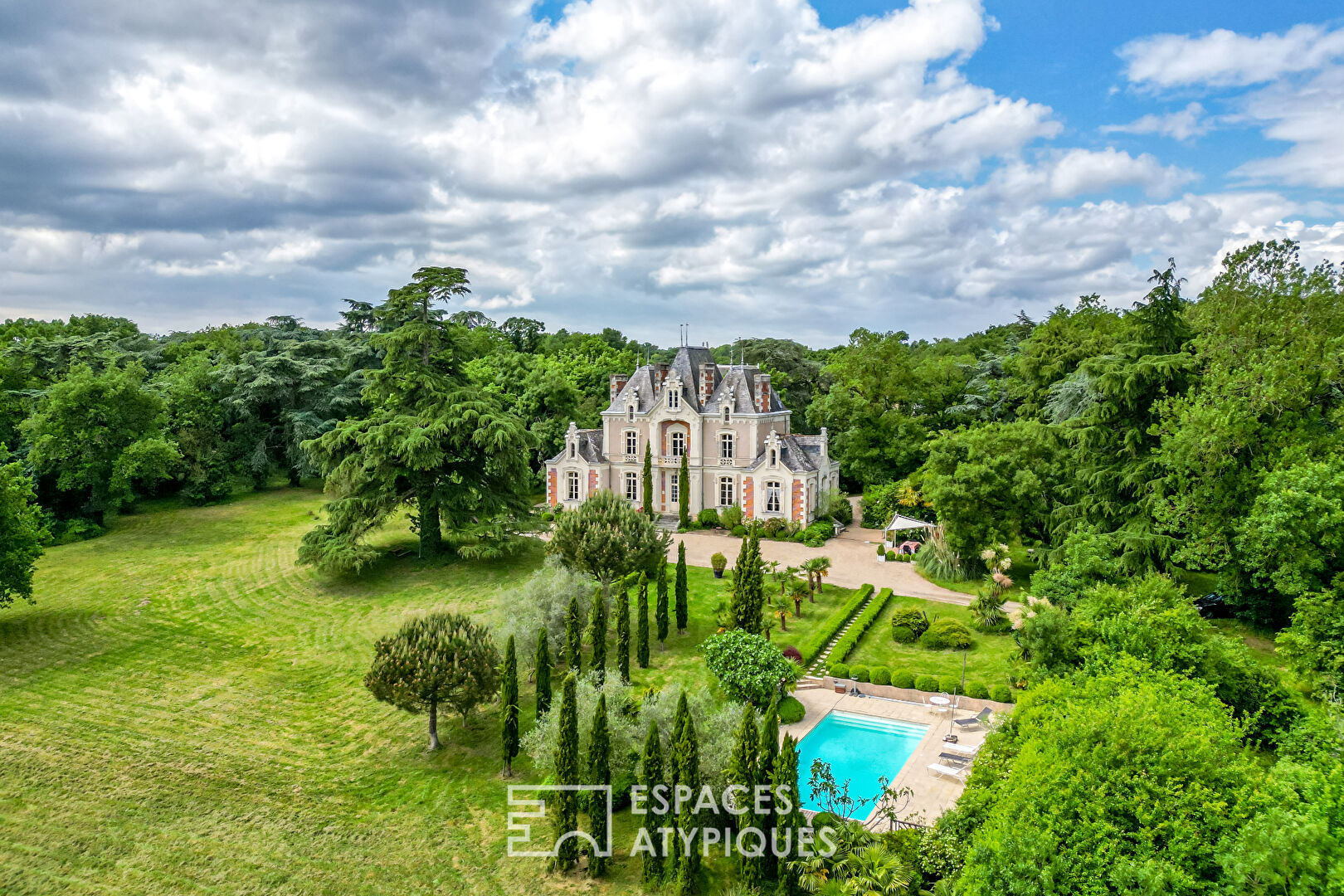 Charming Savennières castle 14 rooms 360 m2