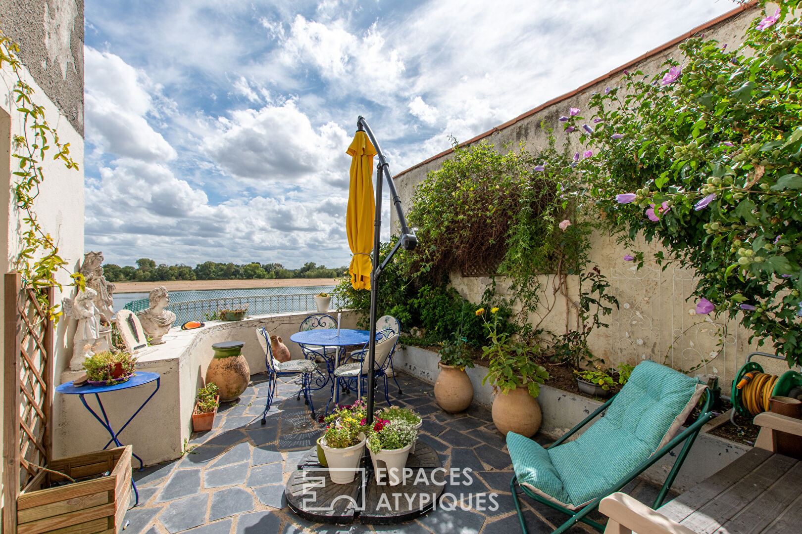 Charming house on the banks of the Loire