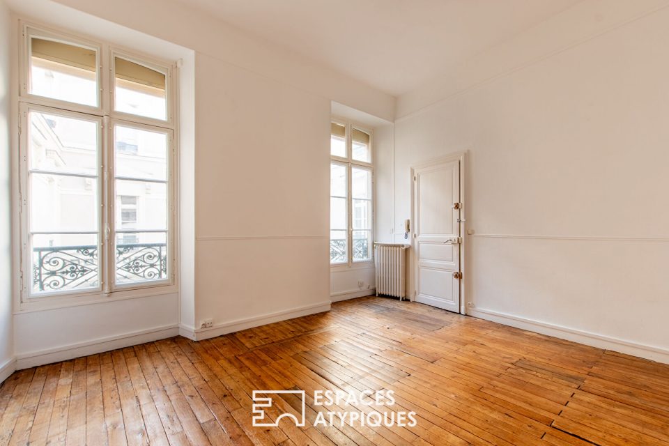 Bel appartement lumineux dans un immeuble de caractère.