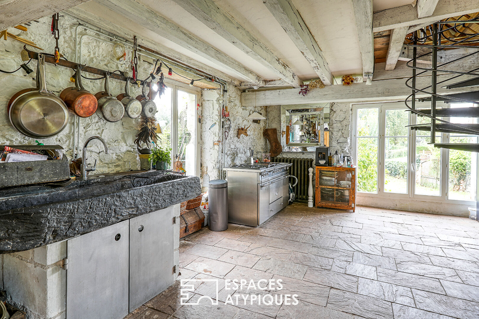 Charme authentique et grands volumes en bord de Loire