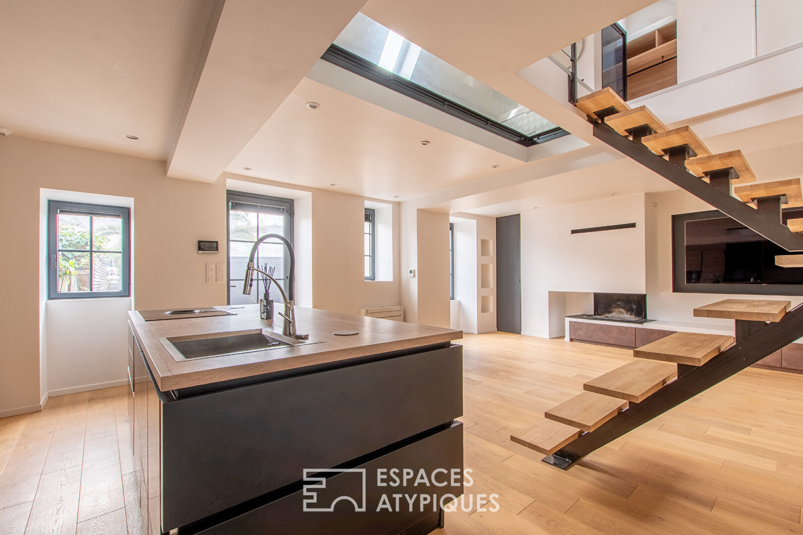 Maison contemporaine avec patio intérieur