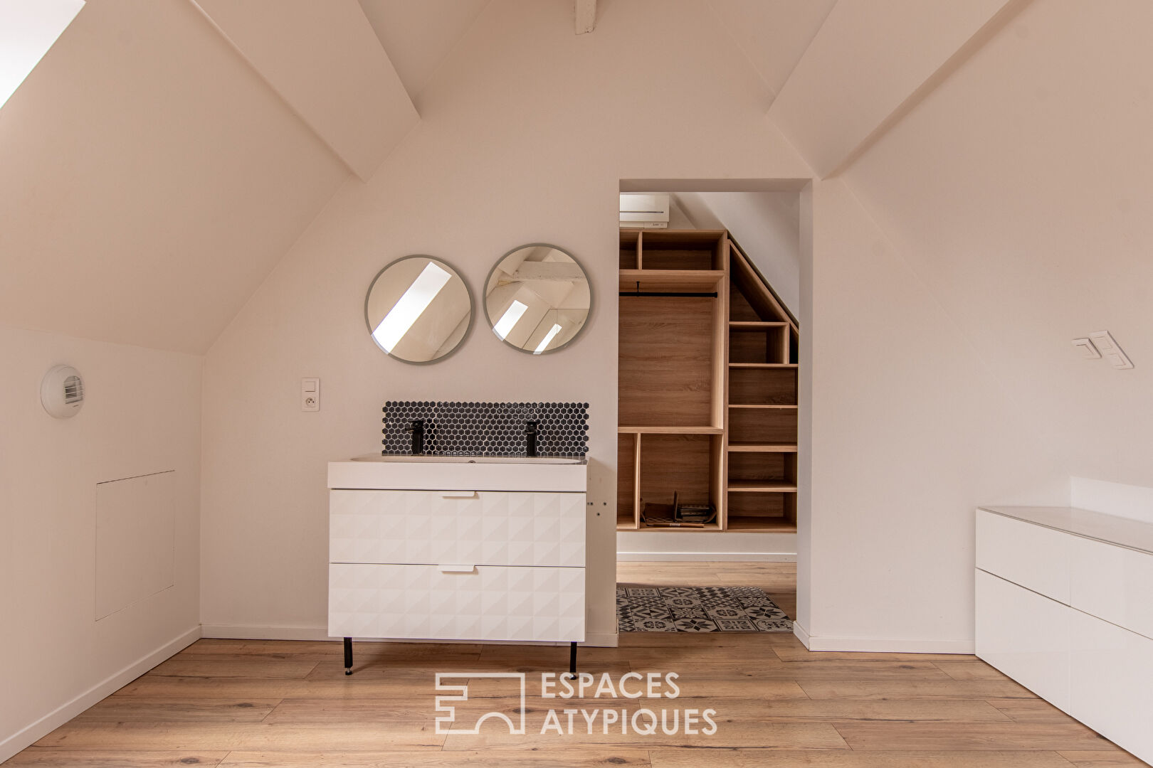 Maison contemporaine avec patio intérieur