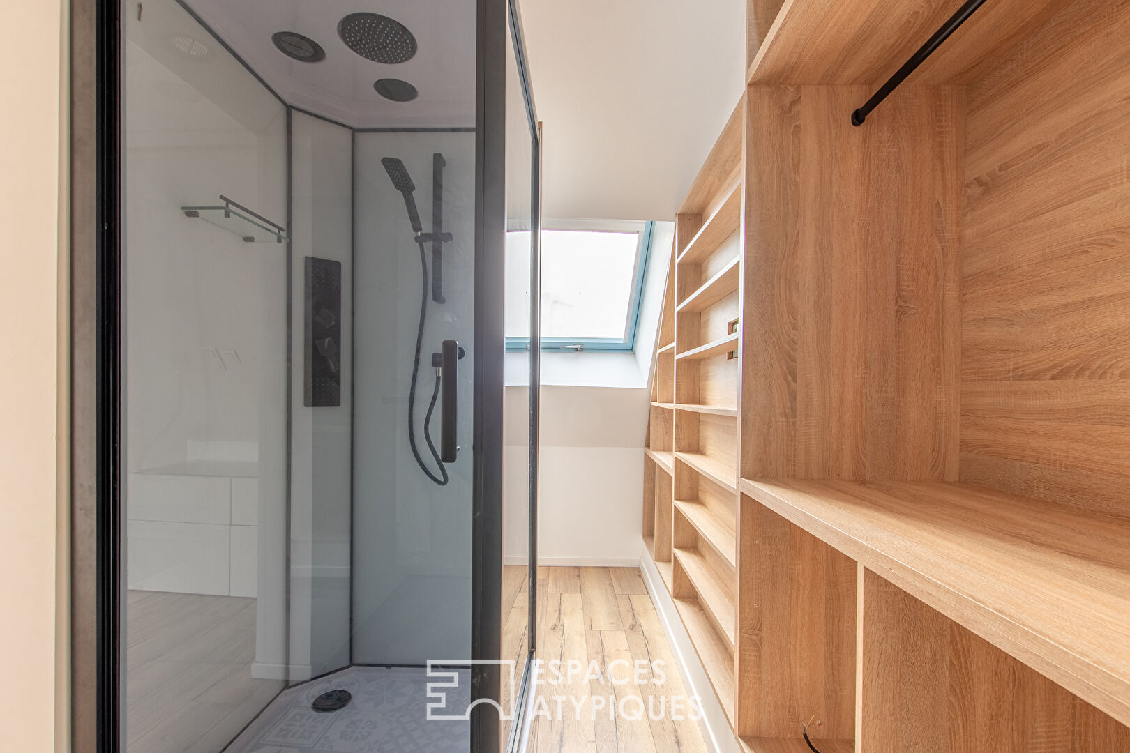 Maison contemporaine avec patio intérieur