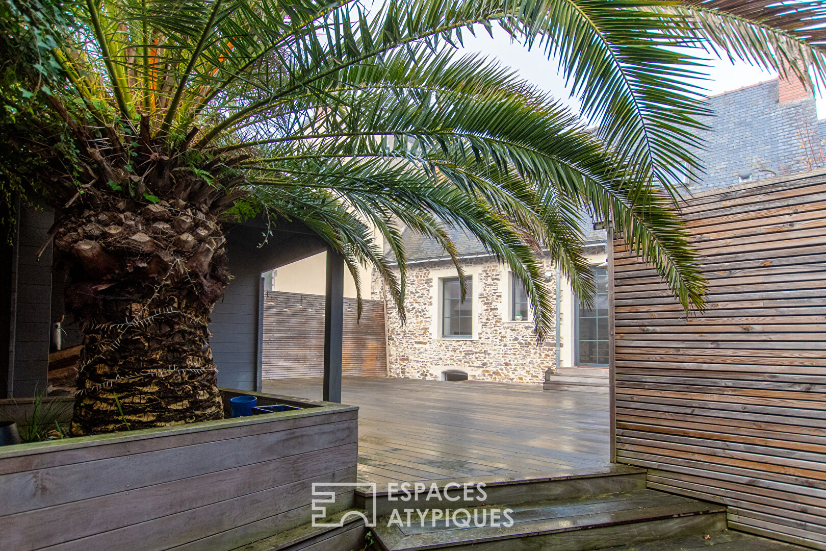 Maison contemporaine avec patio intérieur