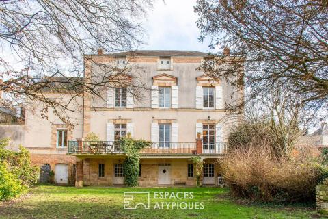 Elégance intemporelle : Maison de Maître au pied du Château