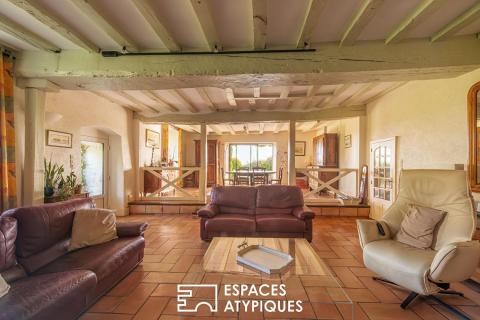 Maison familiale  de caractère , avec vue et vaste jardin