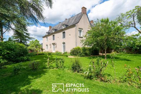 Manoir du XVIIe siècle aux volumes généreux avec piscine intérieure