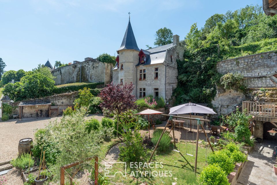 49400 SAUMUR - Ancien "Castel de Marguerite d'Anjou" et ses dépendances - Réf. ARD666