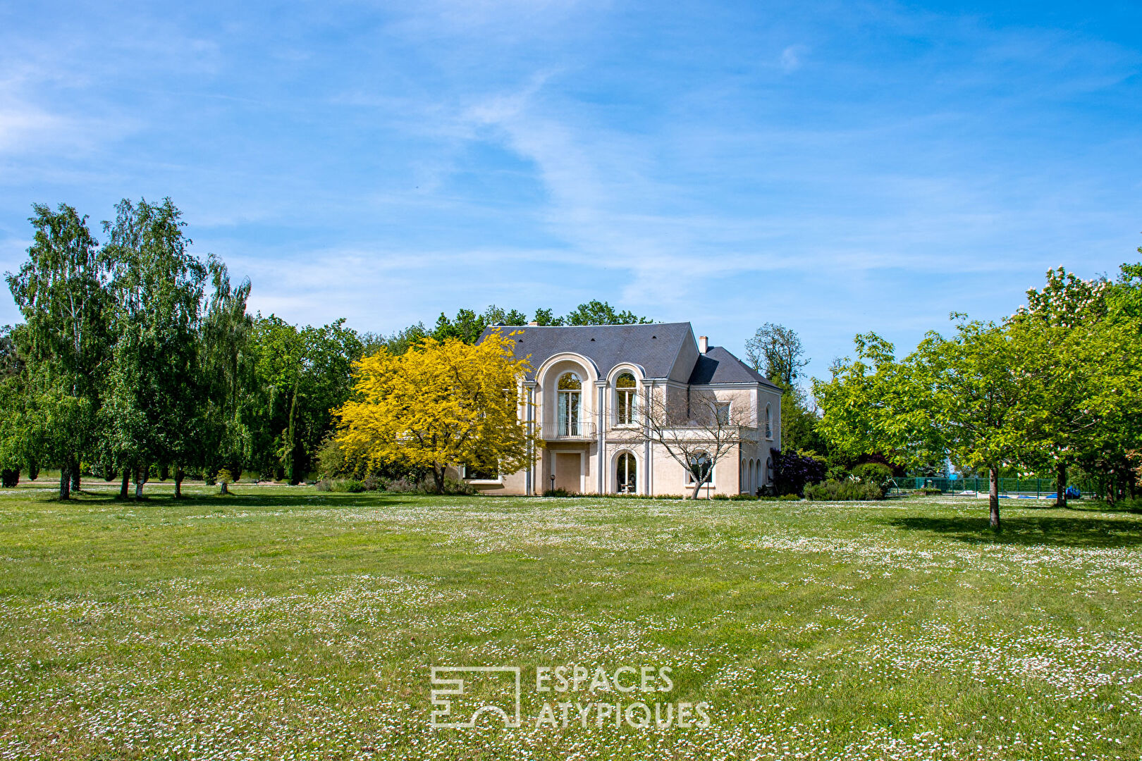 Demeure de prestige et son parc bucolique