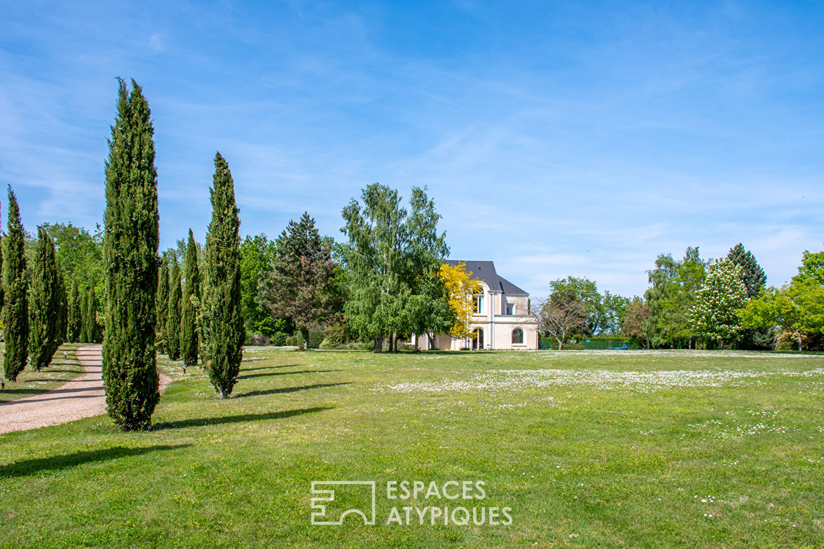 Demeure de prestige et son parc bucolique