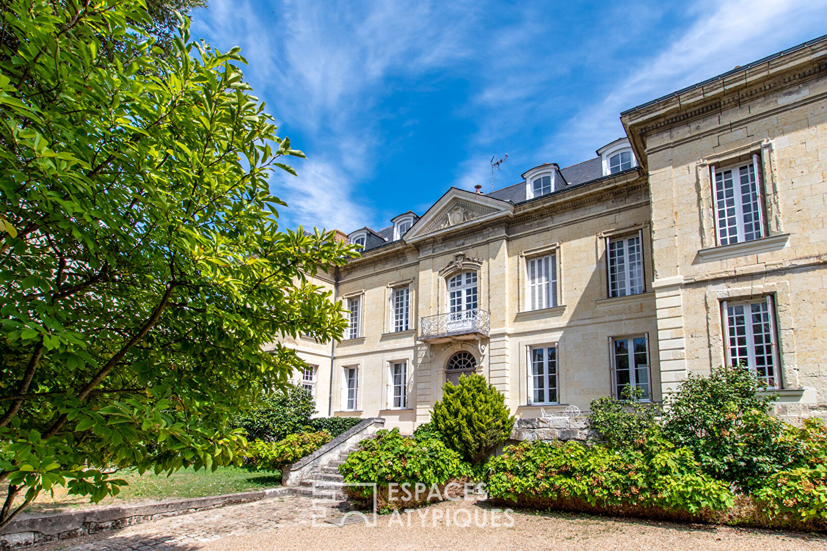 Hôtel Particulier du XVIIIe à la réinterprétation contemporaine.