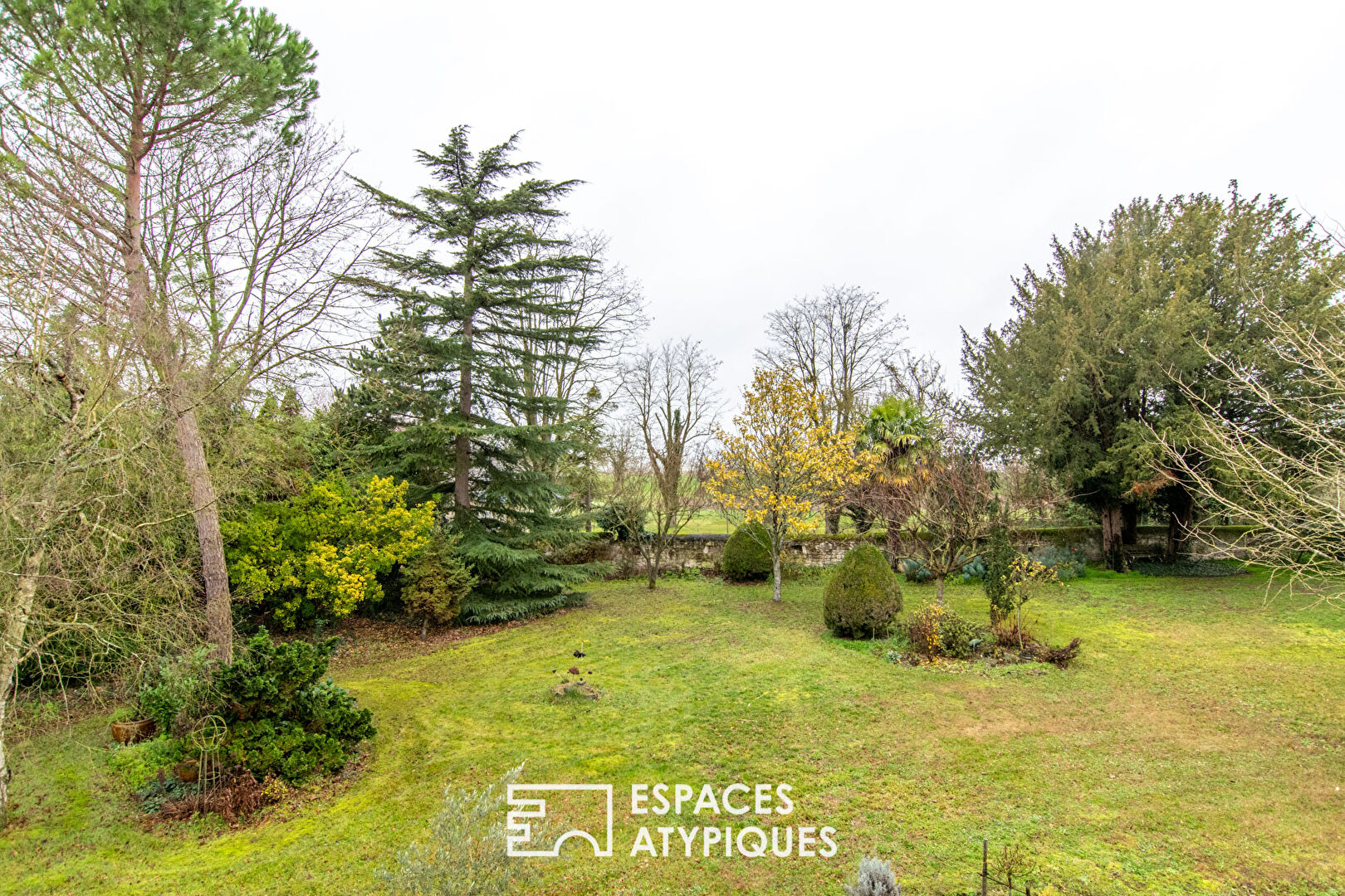 Maison Ancienne avec dépendances et Jardins