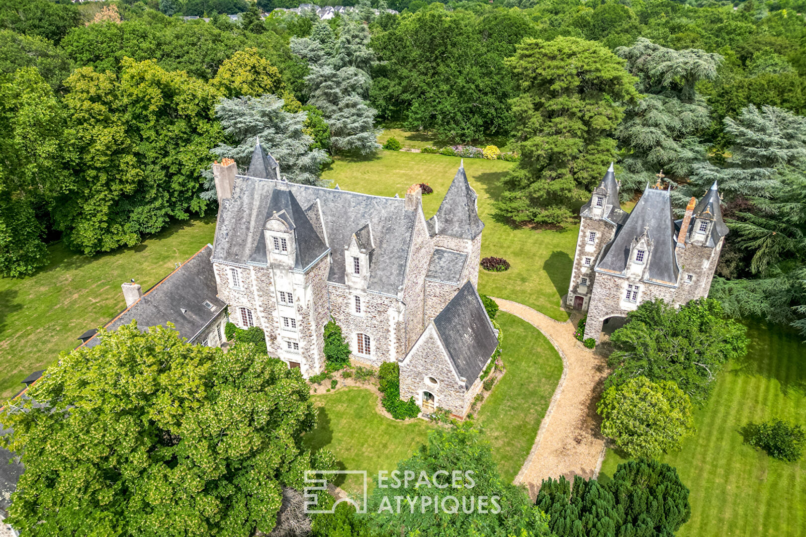 L’exceptionnel Château de Mollière à Beaucouzé