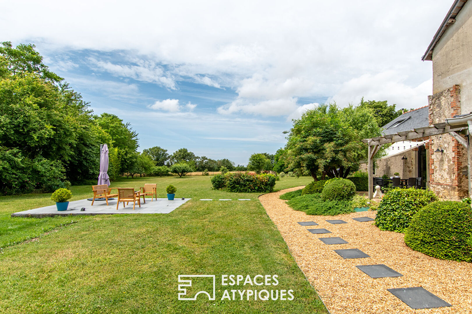 Ancienne grange réhabilitée avec élégance au coeur de la nature