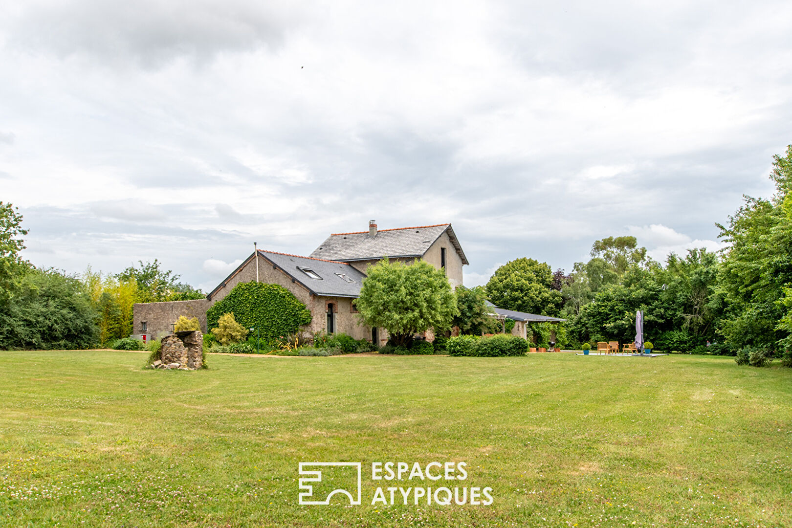 Ancienne grange réhabilitée avec élégance au coeur de la nature