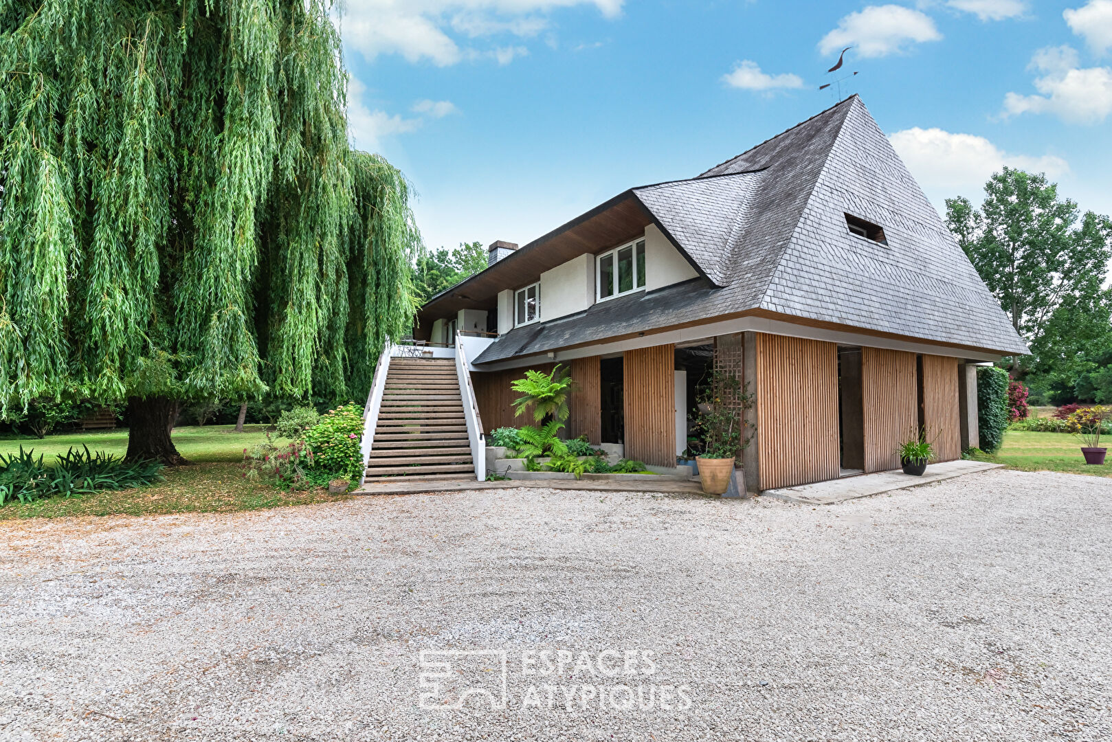 Maison d’architecte rénovée et son havre de paix