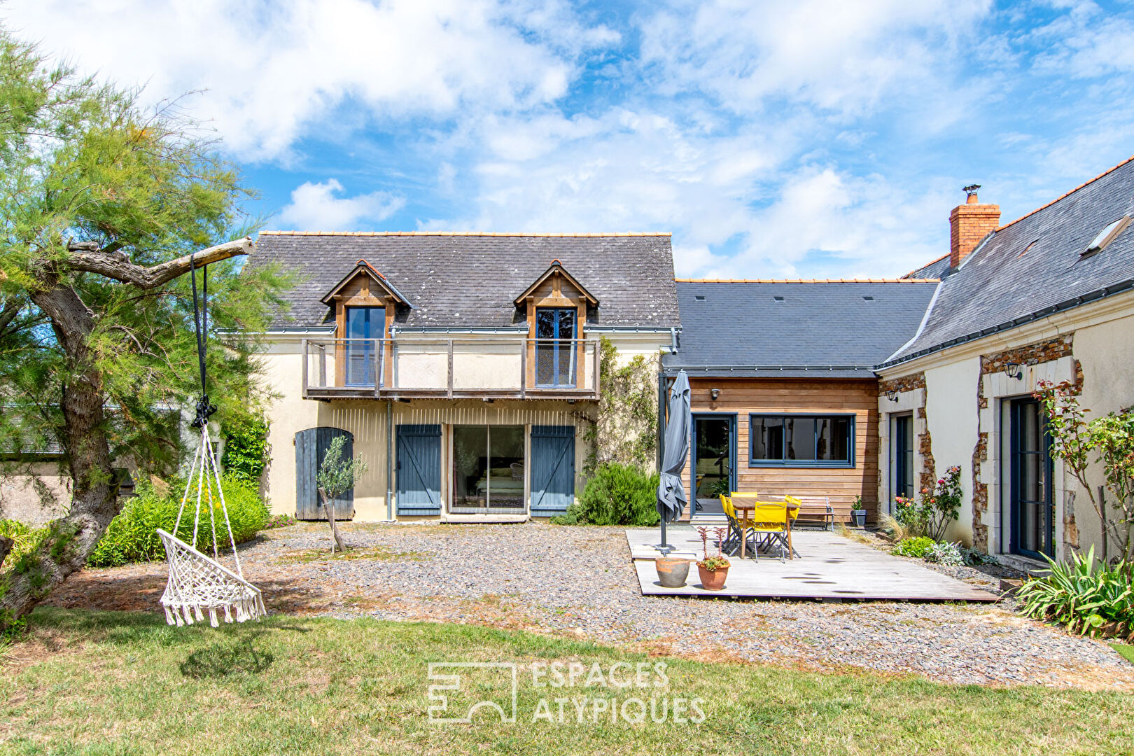 Chaleureuse maison familiale du XVIIIe rénovée avec vue dégagée
