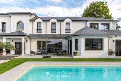 Grande propriété contemporaine avec piscine 