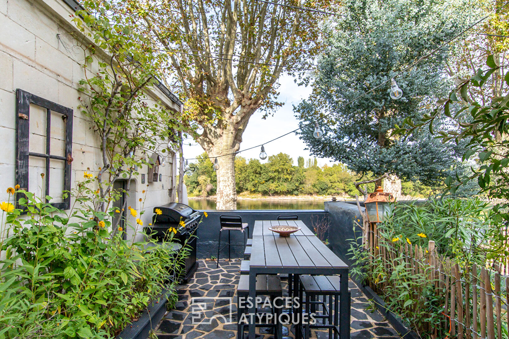 Exceptional real estate complex with views of the Loire