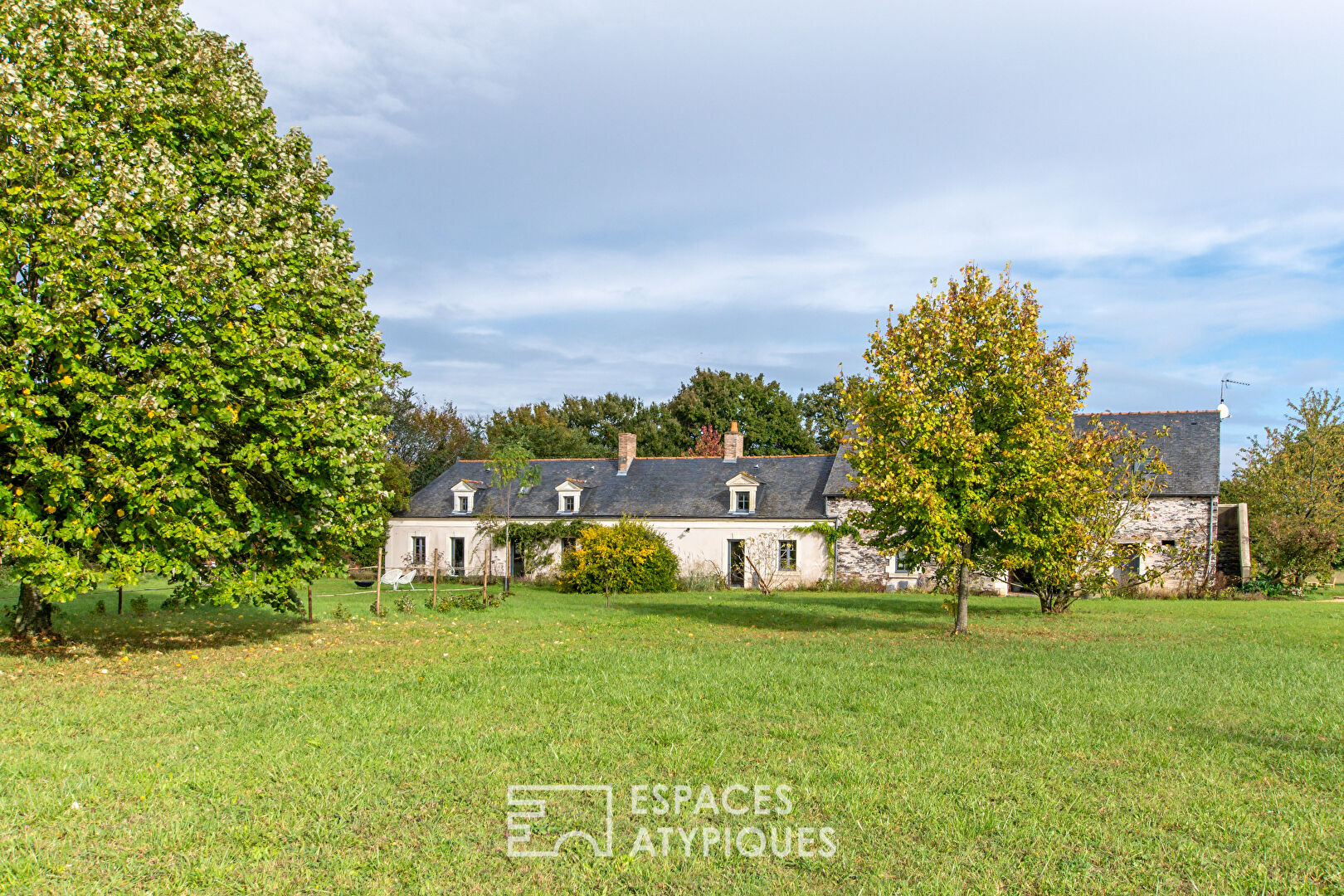 Renovated farmhouse and swimming pool