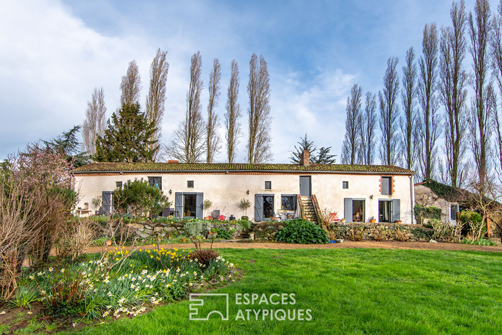 18th century farmhouse with exceptional view of the Loire