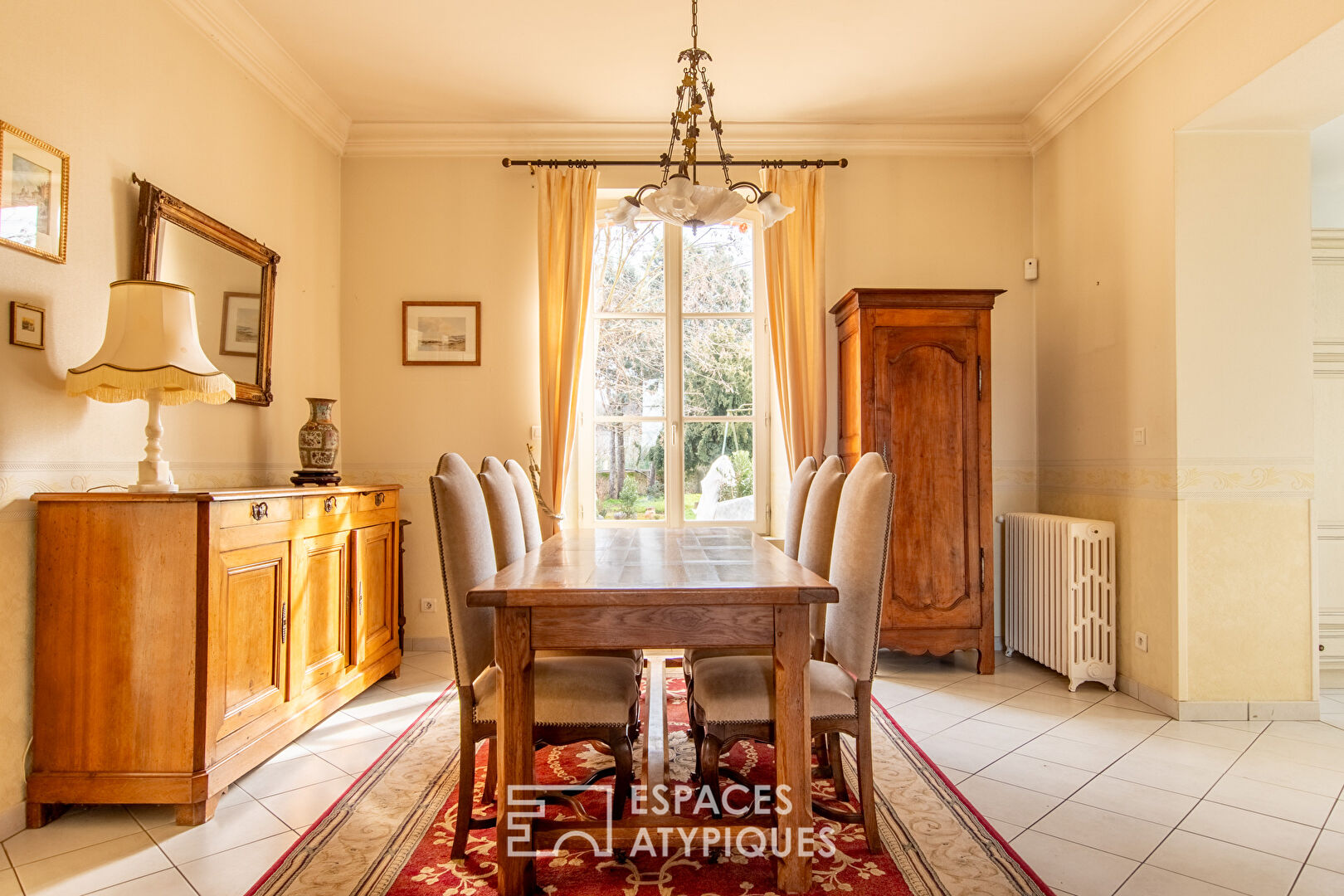 Elégante maison bourgeoise dans son écrin de verdure