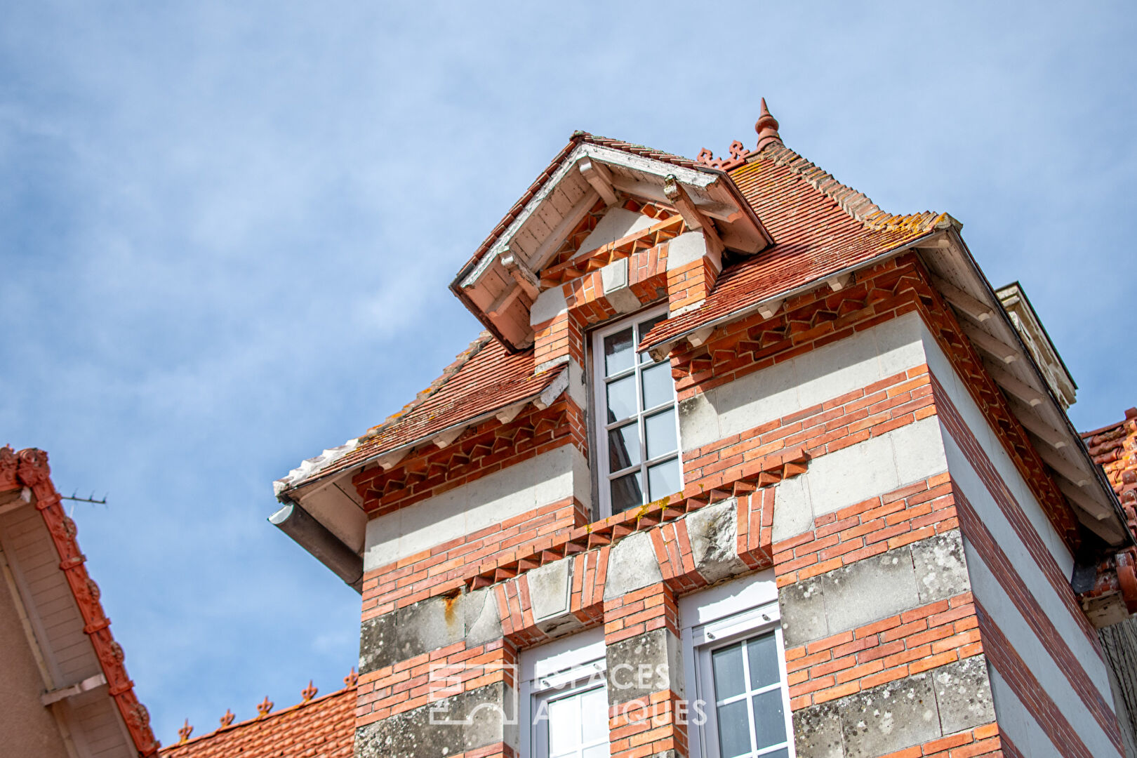 Elégante maison bourgeoise dans son écrin de verdure