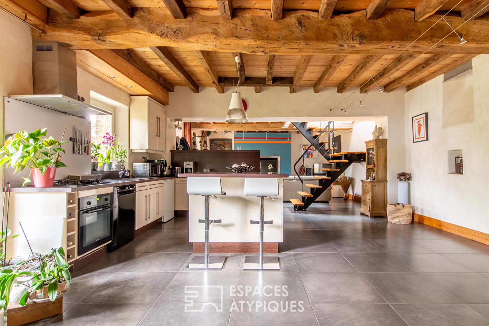 Ancien relais de poste du XVIII et ses écuries