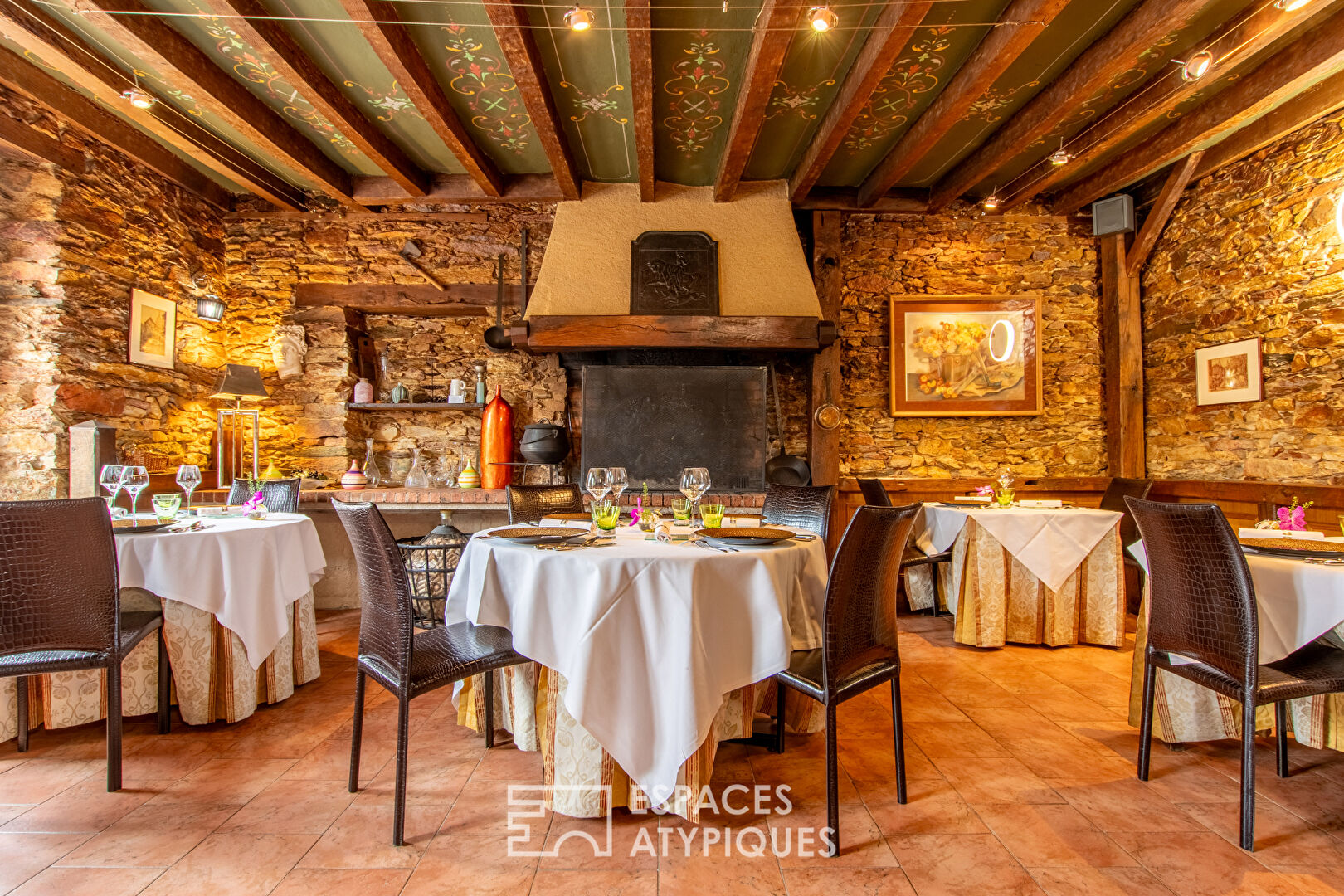 Ancien relais de poste du XVIII et ses écuries