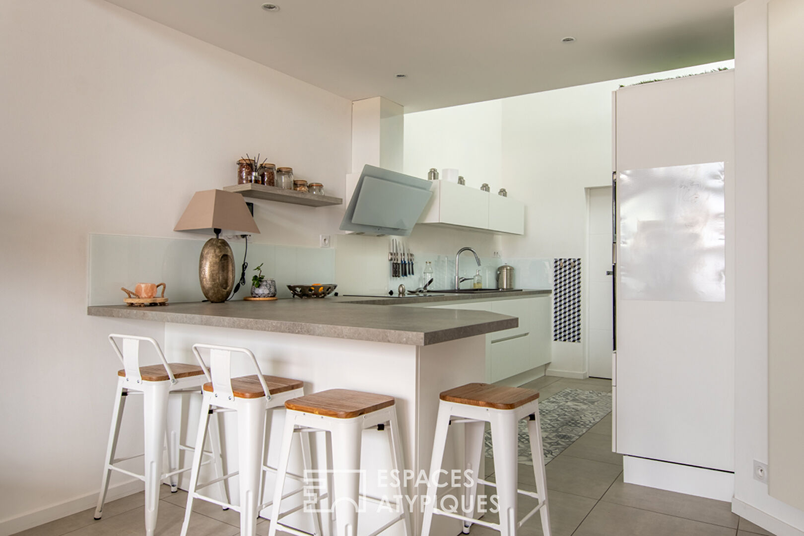 Loft lumineux avec piscine et son locatif