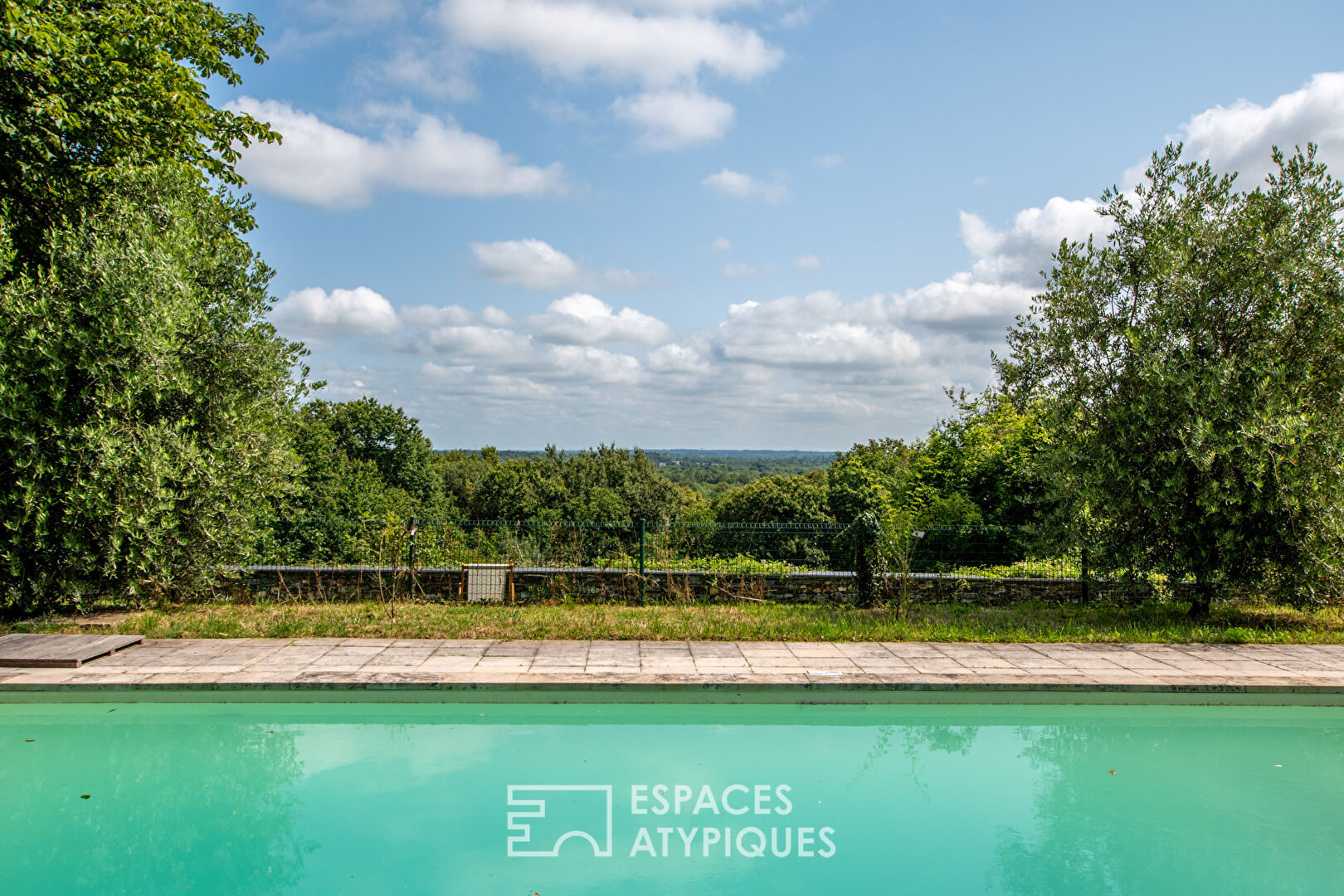 Anglo-Norman manor with swimming pool