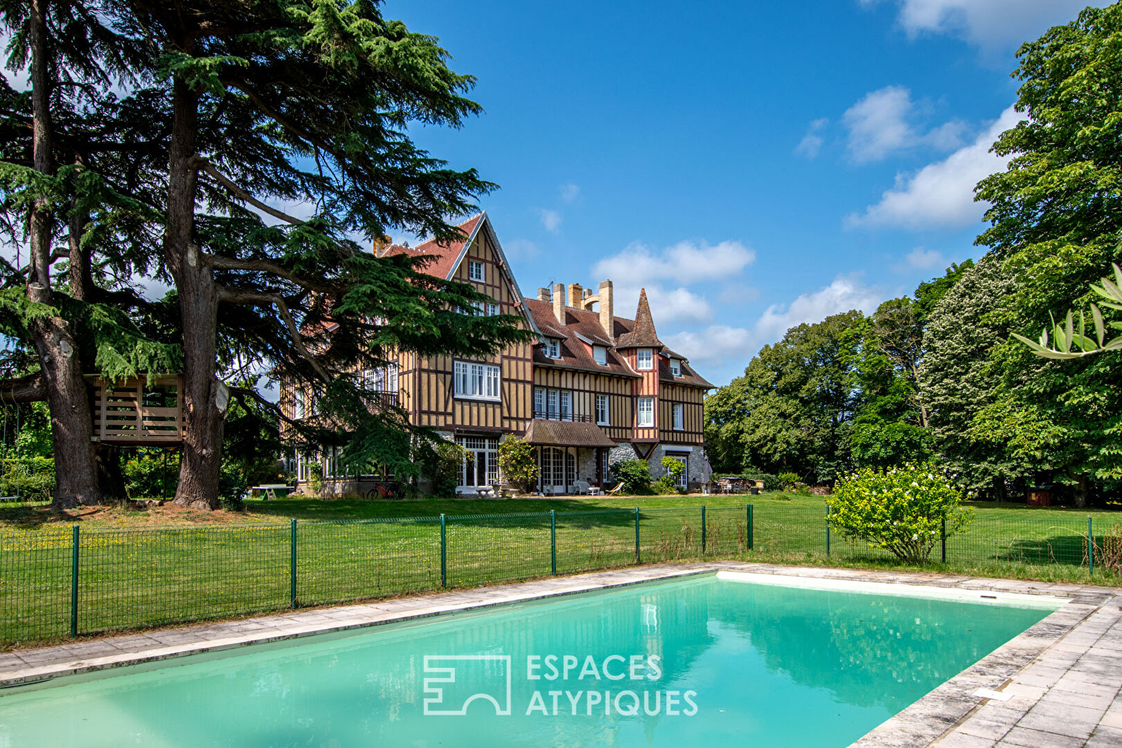 Anglo-Norman manor with swimming pool