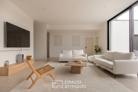 Maison contemporaine de plain-pied et son agréable jardin