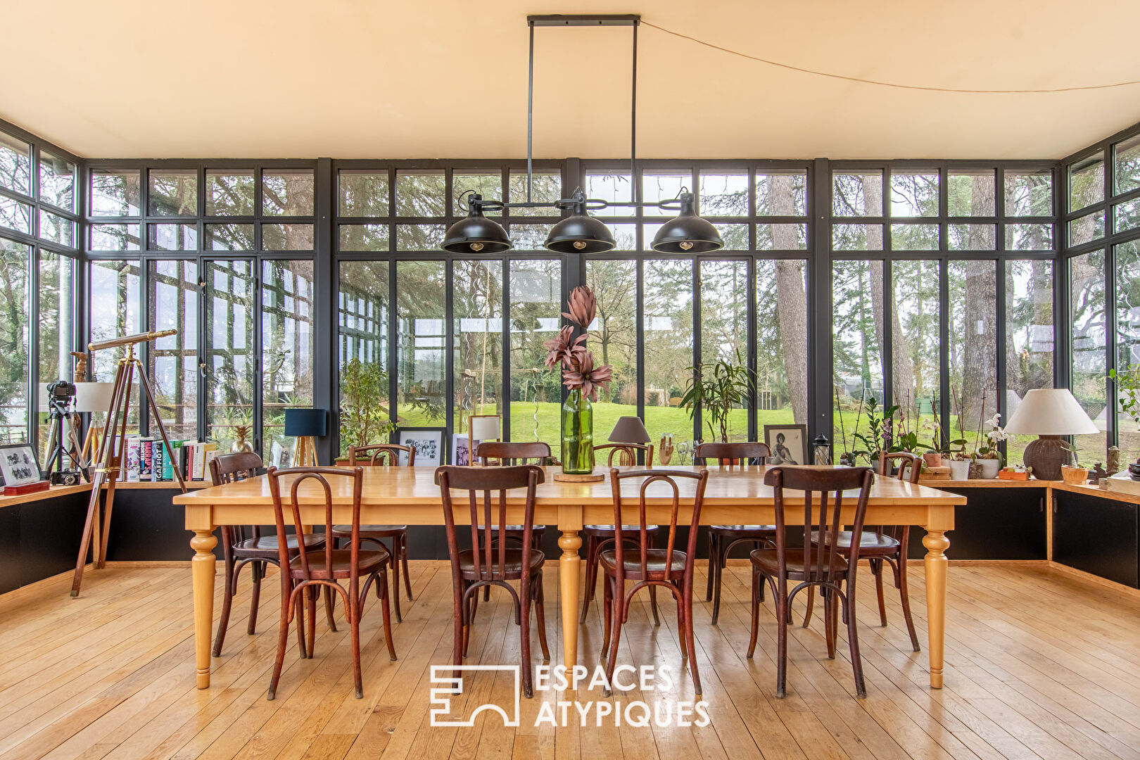 Orangerie du XIXè rénovée dans son parc surplombant la Loire