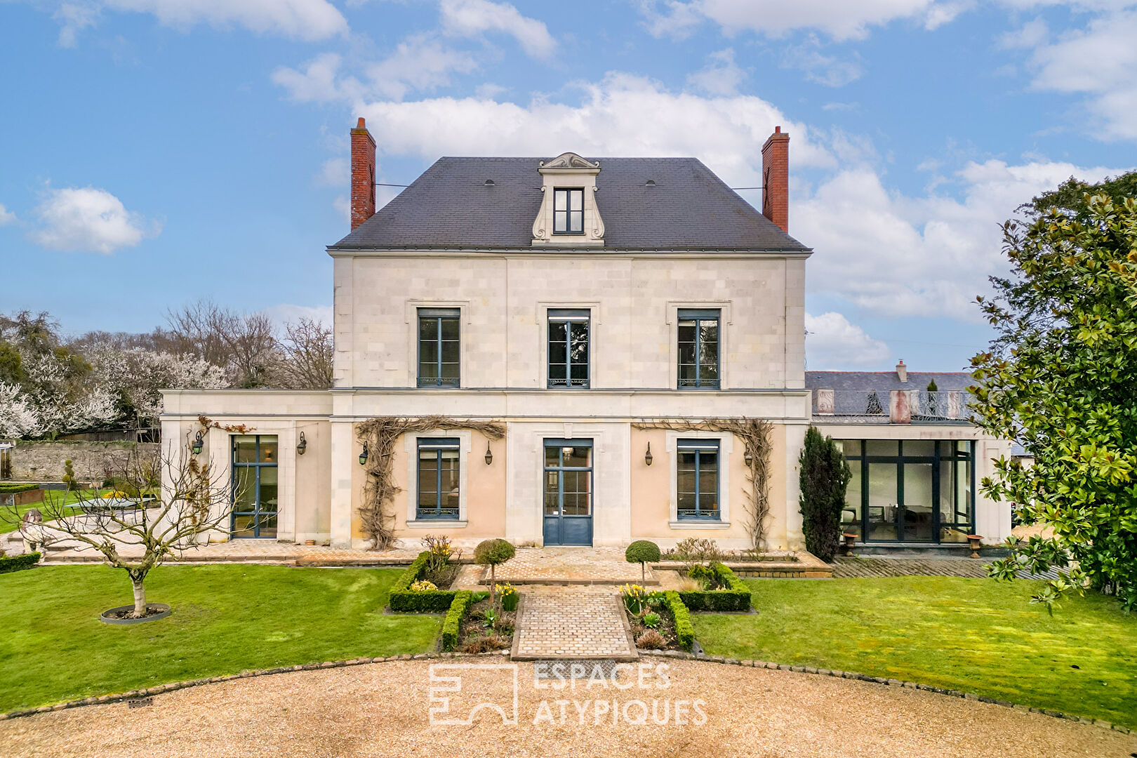 Maison de Maître et ses dépendances : entre Confort et Luminosité