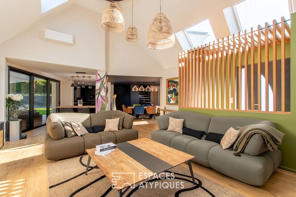 Havre contemporain avec studio indépendant et piscine chauffée