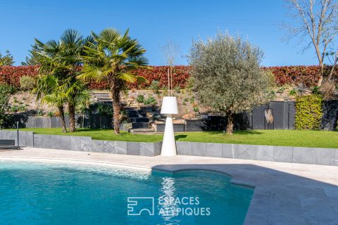 Havre contemporain avec studio indépendant et piscine chauffée