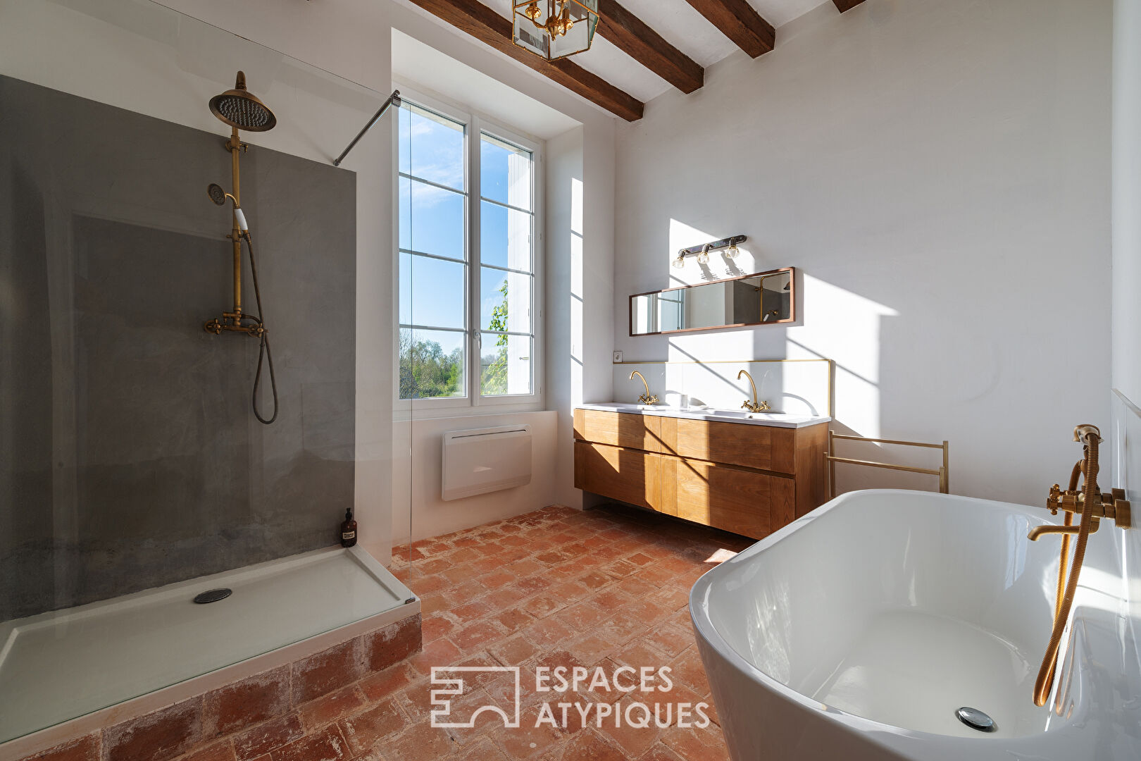 Ancien presbytère entièrement rénové